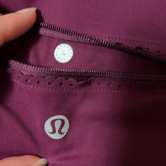 Lululemon crop pants (size 4) - Picture 3 of 4